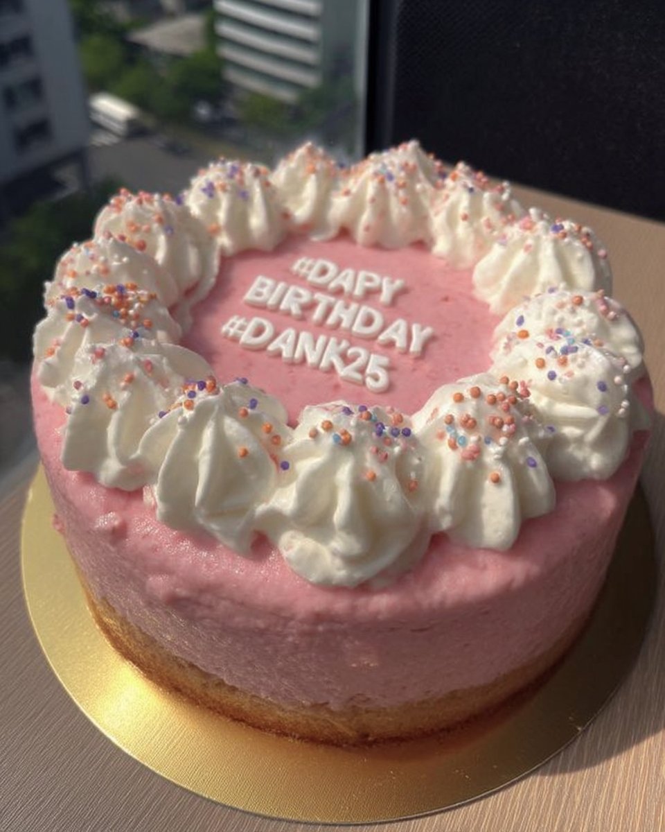 Minimal Cake 14 Whole frosted minimal cake with simple star piping