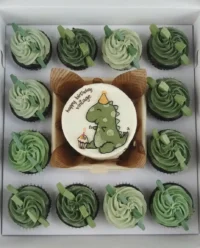 A small vanilla bento cake decorated with white frosting in a takeout box